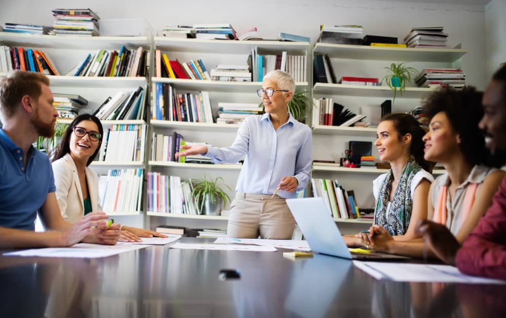 n leadership, EI influences how leaders interact with their teams, make decisions, handle conflicts, and inspire others.